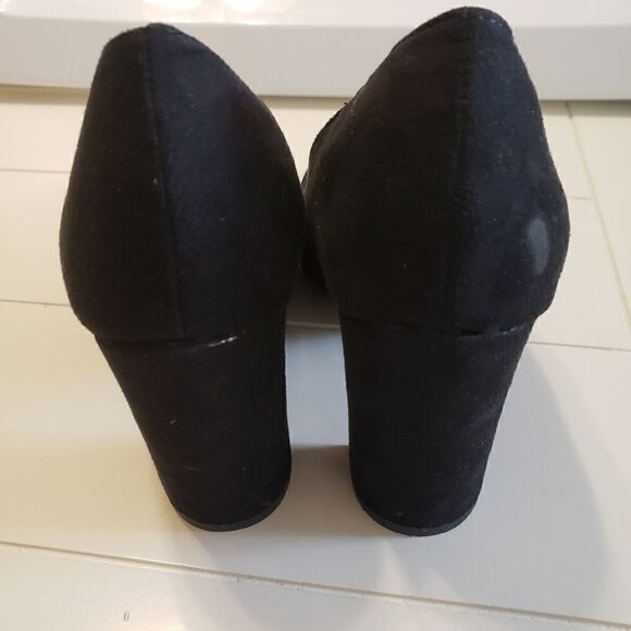 Libby Edelman Black Suede Pupms - Picture 4 of 5
